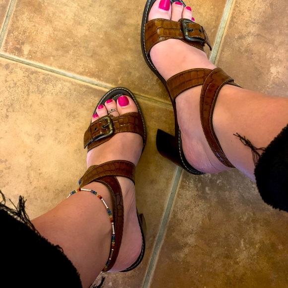 Donald J Pliner Cerel Croc Embossed Buckle Heels - Picture 3 of 9